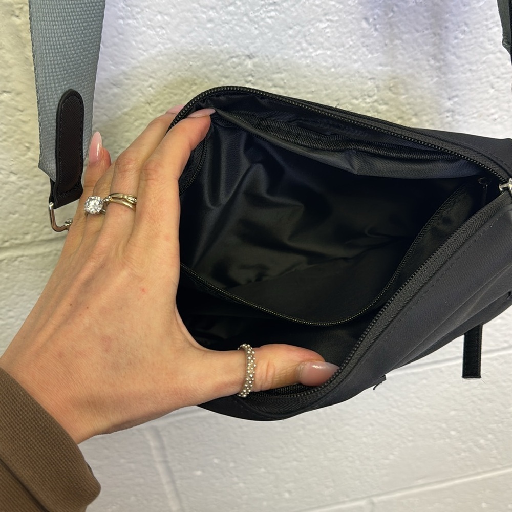 Cocopup London Black Crossbody Bag for dog essentials - Picture 5 of 10
